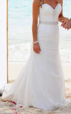 Gorgeous Stella York Wedding Gown